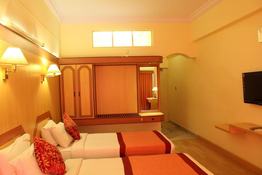 Hotel Yasodha Towers Hosur Exterior photo