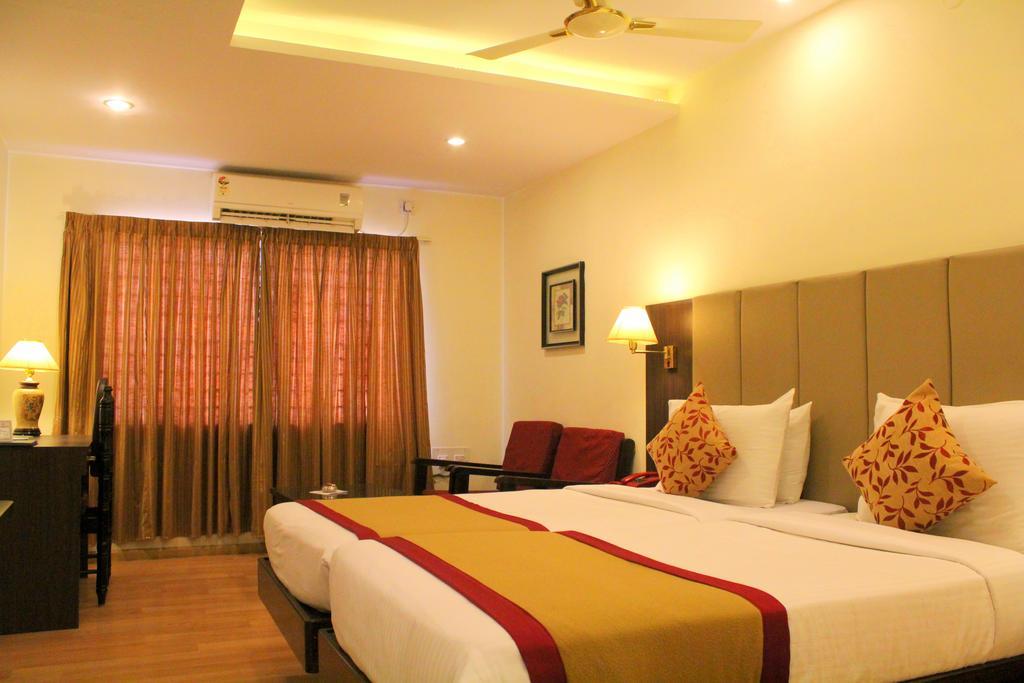 Hotel Yasodha Towers Hosur Exterior photo