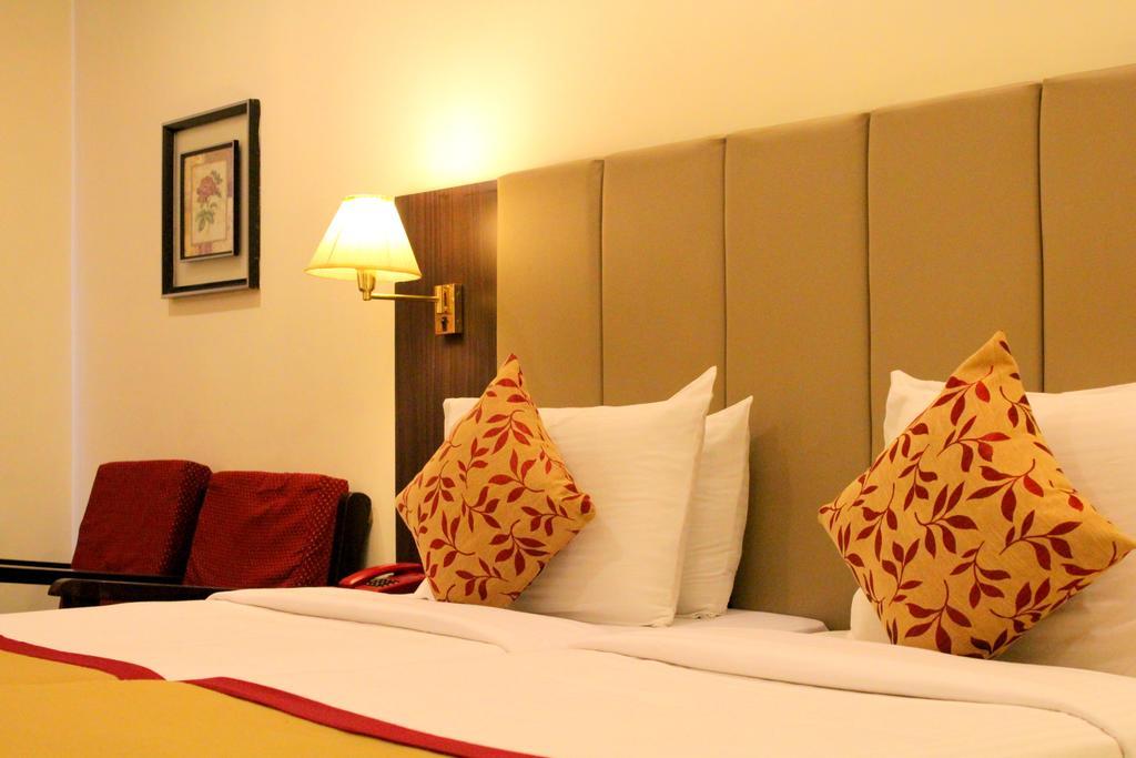 Hotel Yasodha Towers Hosur Exterior photo