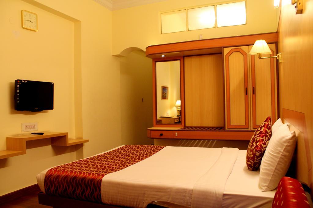 Hotel Yasodha Towers Hosur Room photo