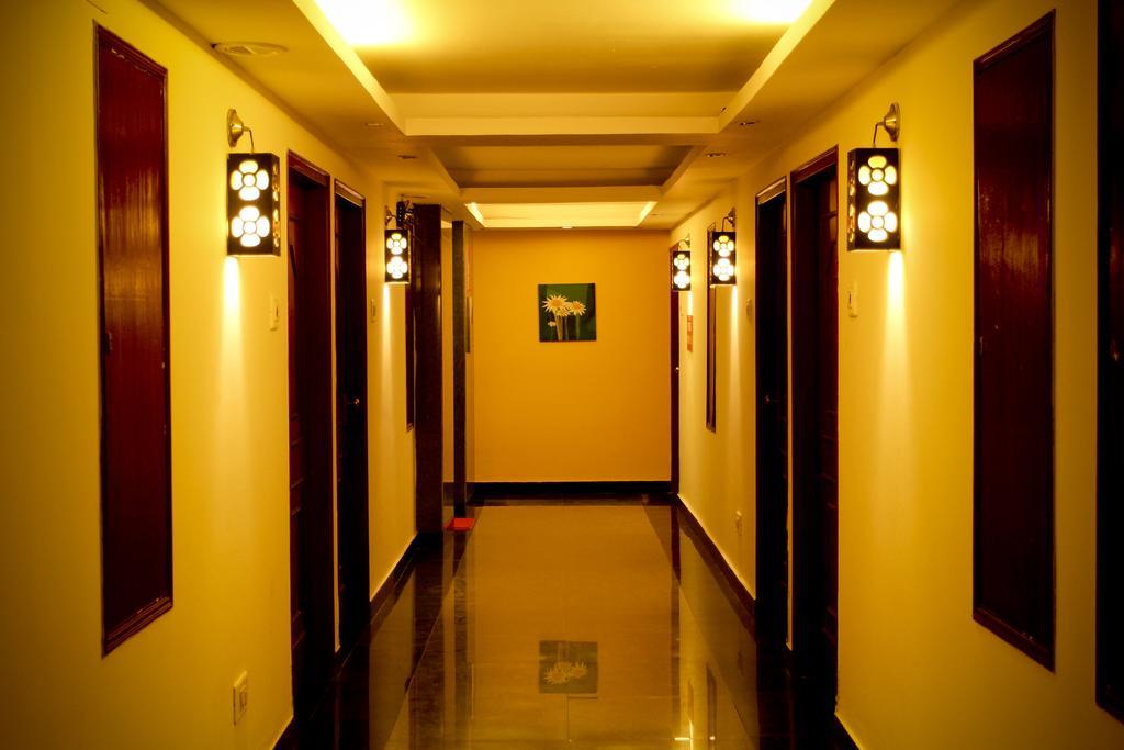 Hotel Yasodha Towers Hosur Exterior photo