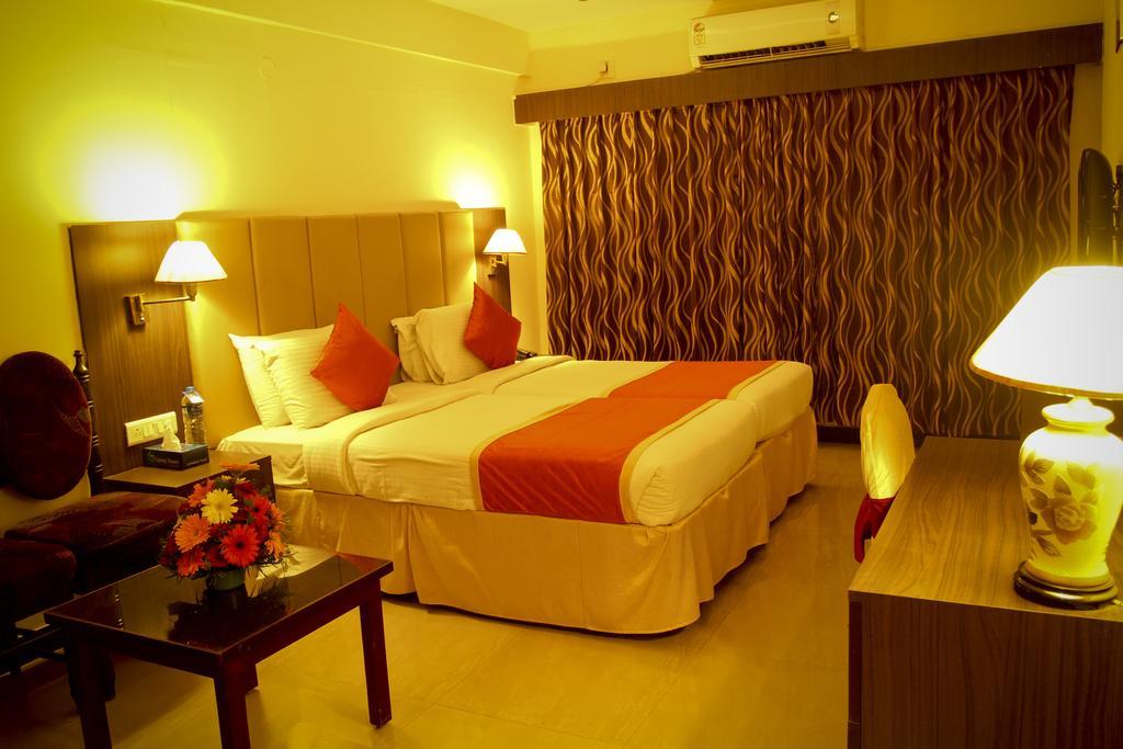 Hotel Yasodha Towers Hosur Exterior photo